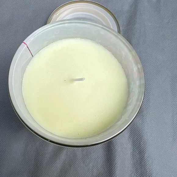 Lilly Pulitzer 8 oz Candle GWP Bougie 8 oz Never Been Burned Style 011922 - Picture 5 of 5